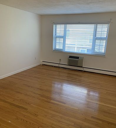 3rd image of 67 Grove St #20