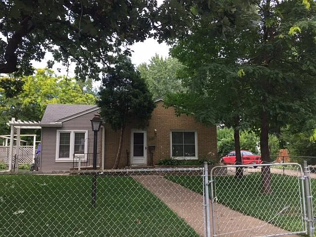 Fully fenced-in front yard