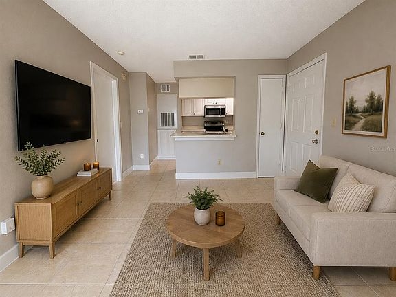 3rd image of 2550 N ALAFAYA TRAIL #1101