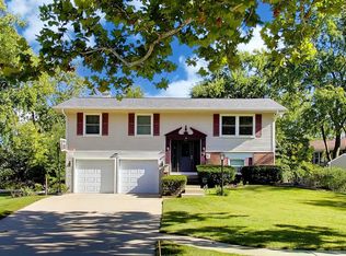 1344 Blair Ln, Hoffman Estates, IL 60169