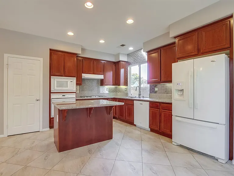 3567 Pebble St — Photo 9