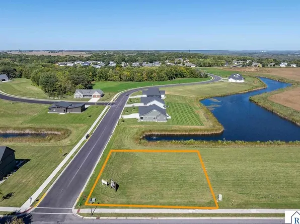 2100 Deerwood Dr, Mankato, MN 56003