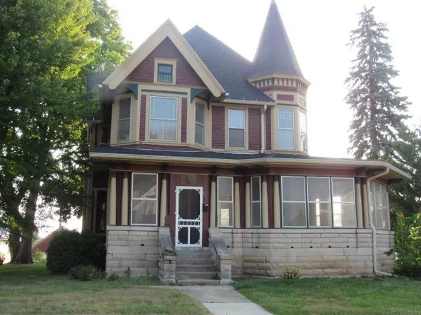 216 N Chestnut St, Monticello, IA 52310