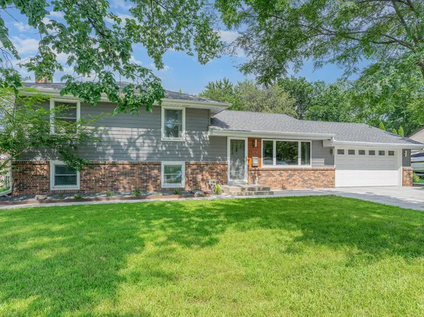 1706 90th St W, Bloomington, MN 55431