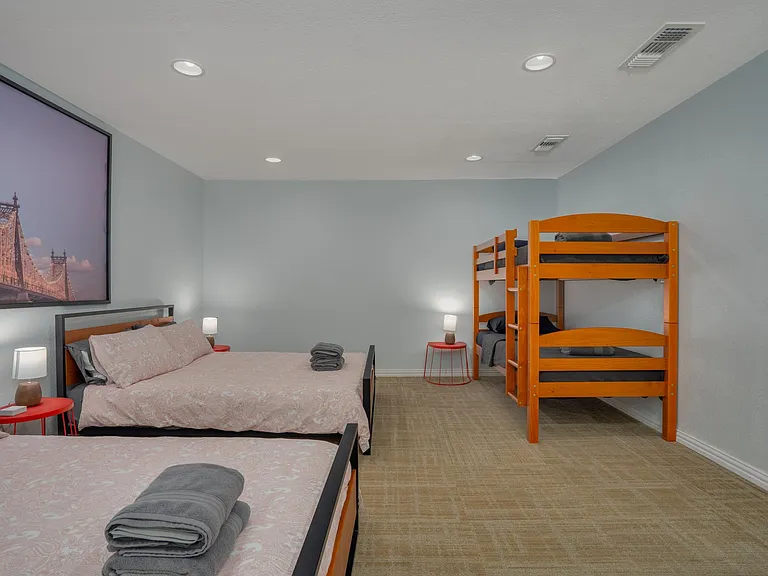 7809 Claremont Dr — Photo 26