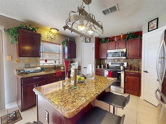 4th image of 2691 Fair Oaks Dr