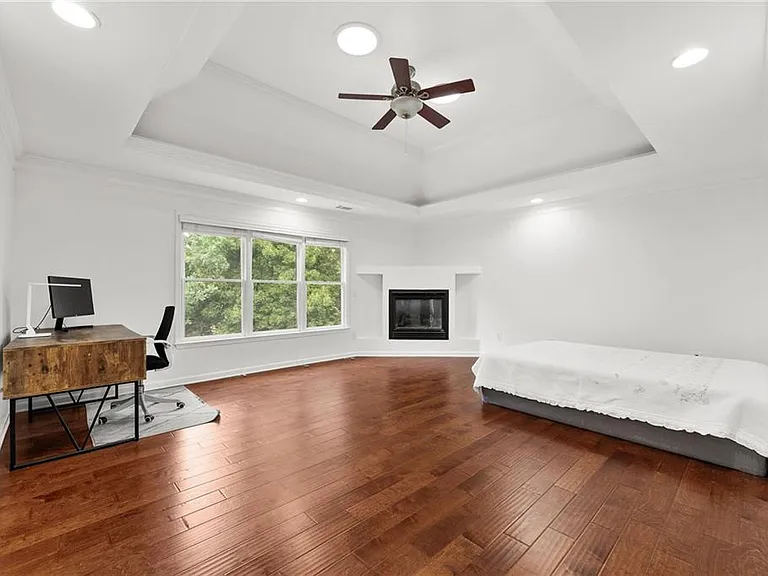 790 Milton Oaks Dr — Photo 32