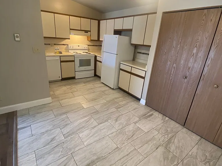 W201N16633 Hemlock St #3 — Photo 5