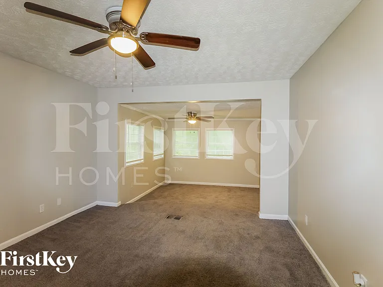 732 Harness Ct — Photo 6