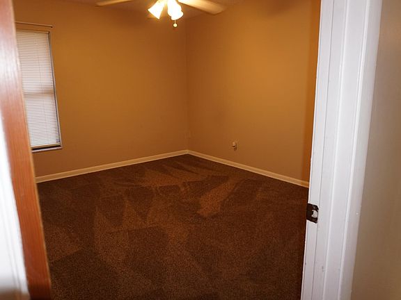 4th image of 5625 Pinebay Cir N