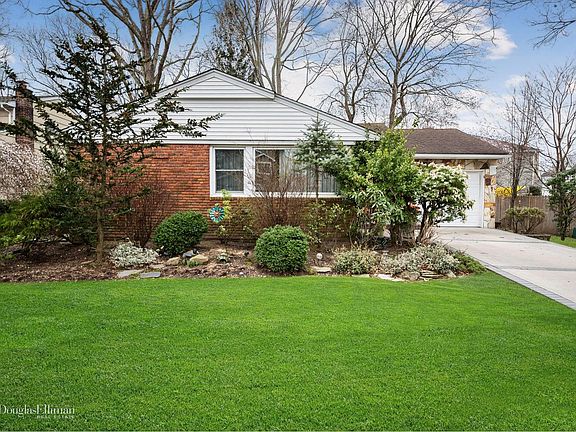 2nd image of 1429 Millwood Ln