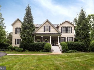 8886 McNair Dr, Alexandria, VA 22309