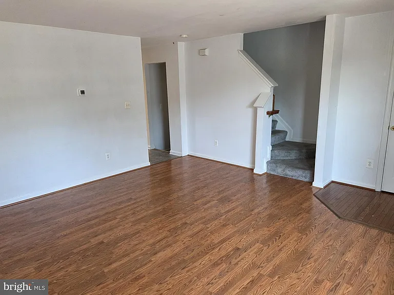 404 Pendleton Ln — Photo 5