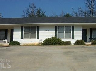 27 Quebec Dr, Toccoa, GA 30577