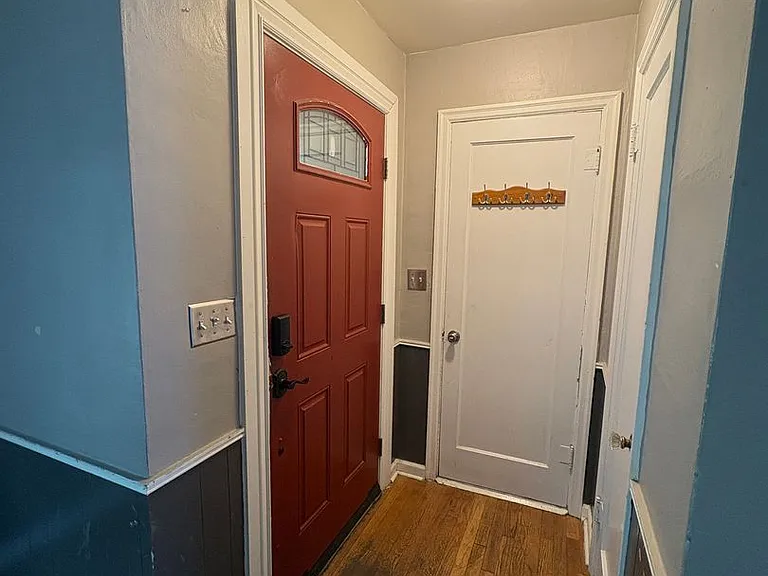 2419 Pine St — Photo 4