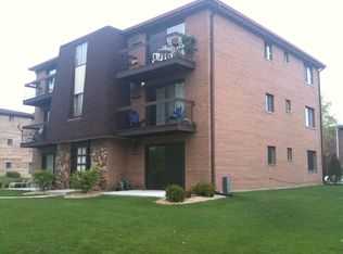 717 W 65th St APT 2, Westmont, IL 60559