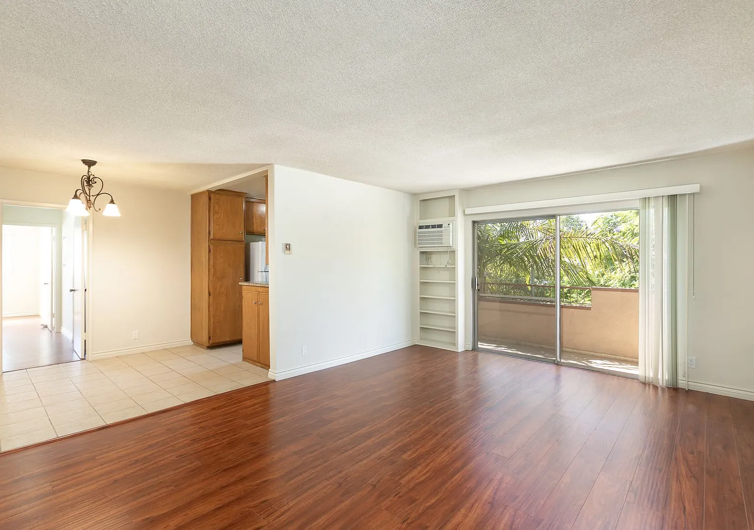 1030 N Harper Ave. — Photo 4