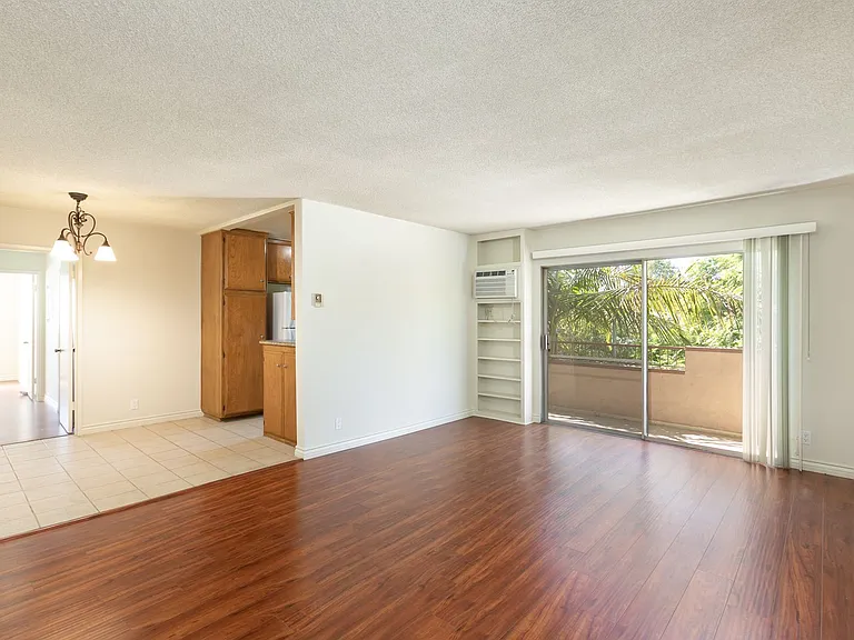 1030 N Harper Ave — Photo 13