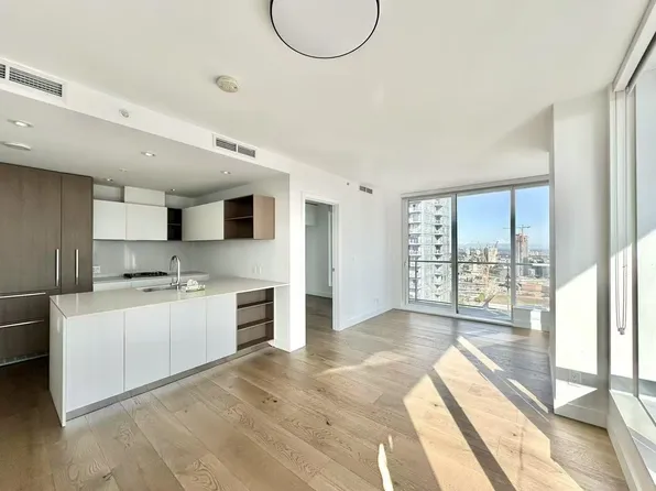 6000 McKay Ave #2602, Burnaby, BC V5H 0K2