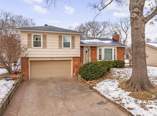 8704 W 72nd St, Prairie Village, KS 66204