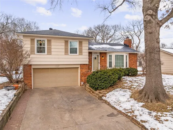 8704 W 72nd St, Prairie Village, KS 66204