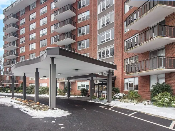 280 Boylston St APT 807, Newton, MA 02467