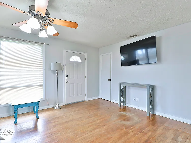 2109 Collins Ave — Photo 14