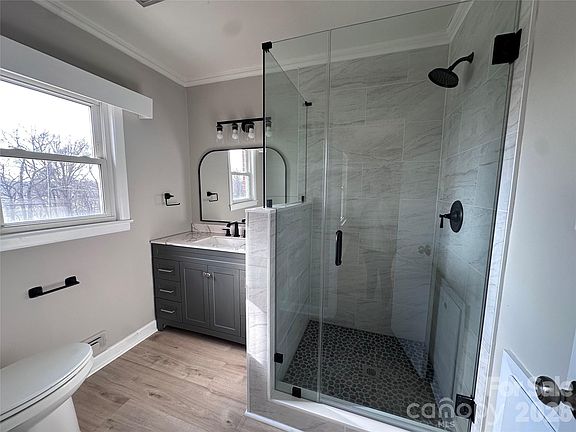 3rd image of 33 Lake St #6-BLK33