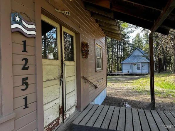 1251 & 1253 Forest Rd, Winchester, ID 83555
