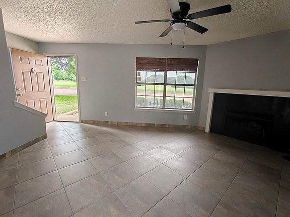 2nd image of 923 Vedral Pl