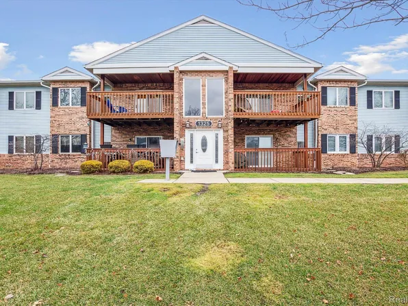 1325 Harbour Blvd APT 85, Trenton, MI 48183