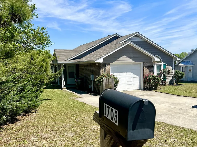 1703 Winnabow Dr — Photo 1