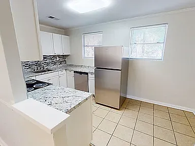 409 Augusta Ave — Photo 8