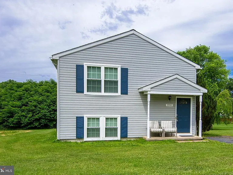 3908 Love Ave — Photo 1
