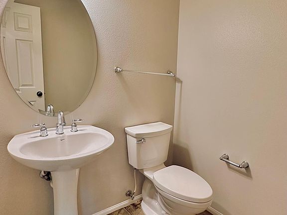 4th image of 40120 Annapolis Dr