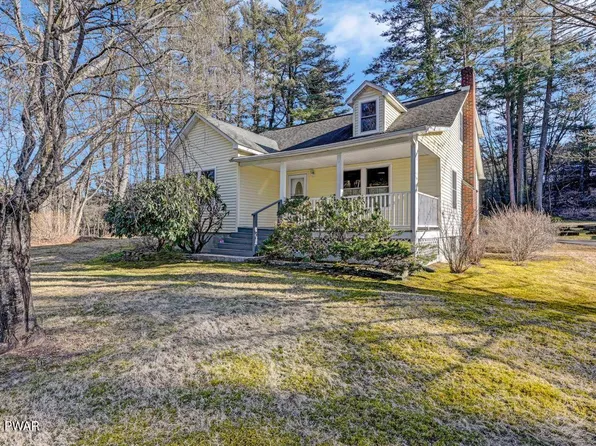 116 Greeley Lake Rd, Greeley, PA 18425