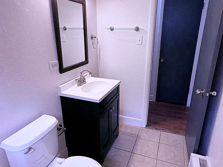 1355 Monroe St Apartments — Photo 10
