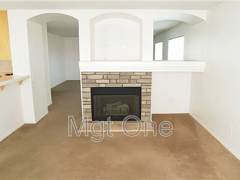 3 bed, 2.0 bath, 1772 sqft, $2,975 — Photo 4