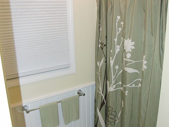 1st Floor Bath