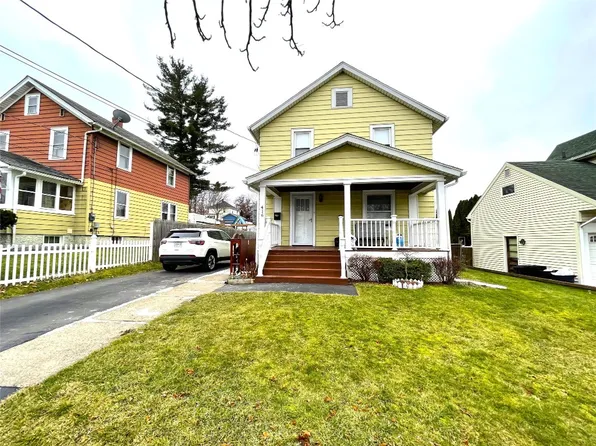 416 Riverside Dr, Johnson City, NY 13790