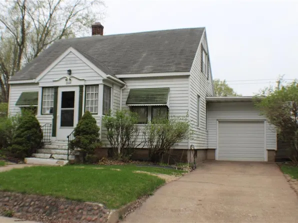 2228 8th St, Eau Claire, WI 54703