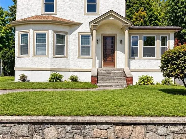 97 Clyde St, West Warwick, RI 02893