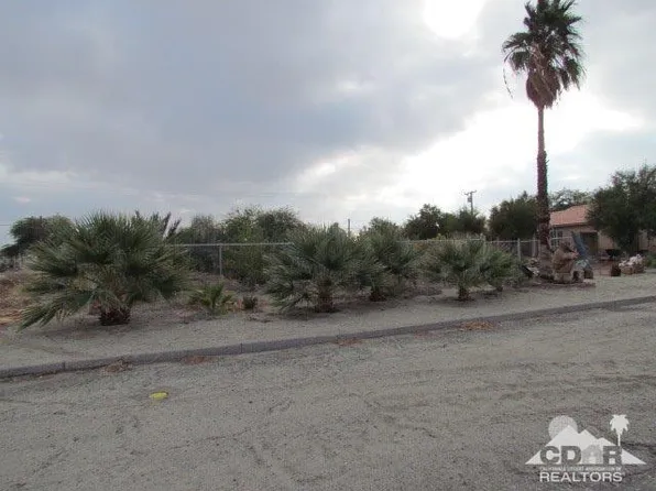 1305 Nile Dr, Thermal, CA 92274