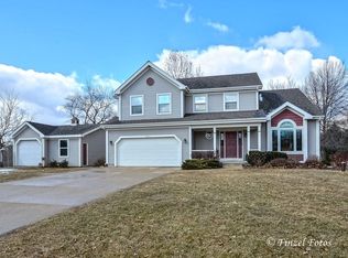 6613 Rhonda Dr, Harvard, IL 60033