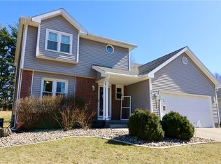 2413 70th St, Urbandale, IA 50322
