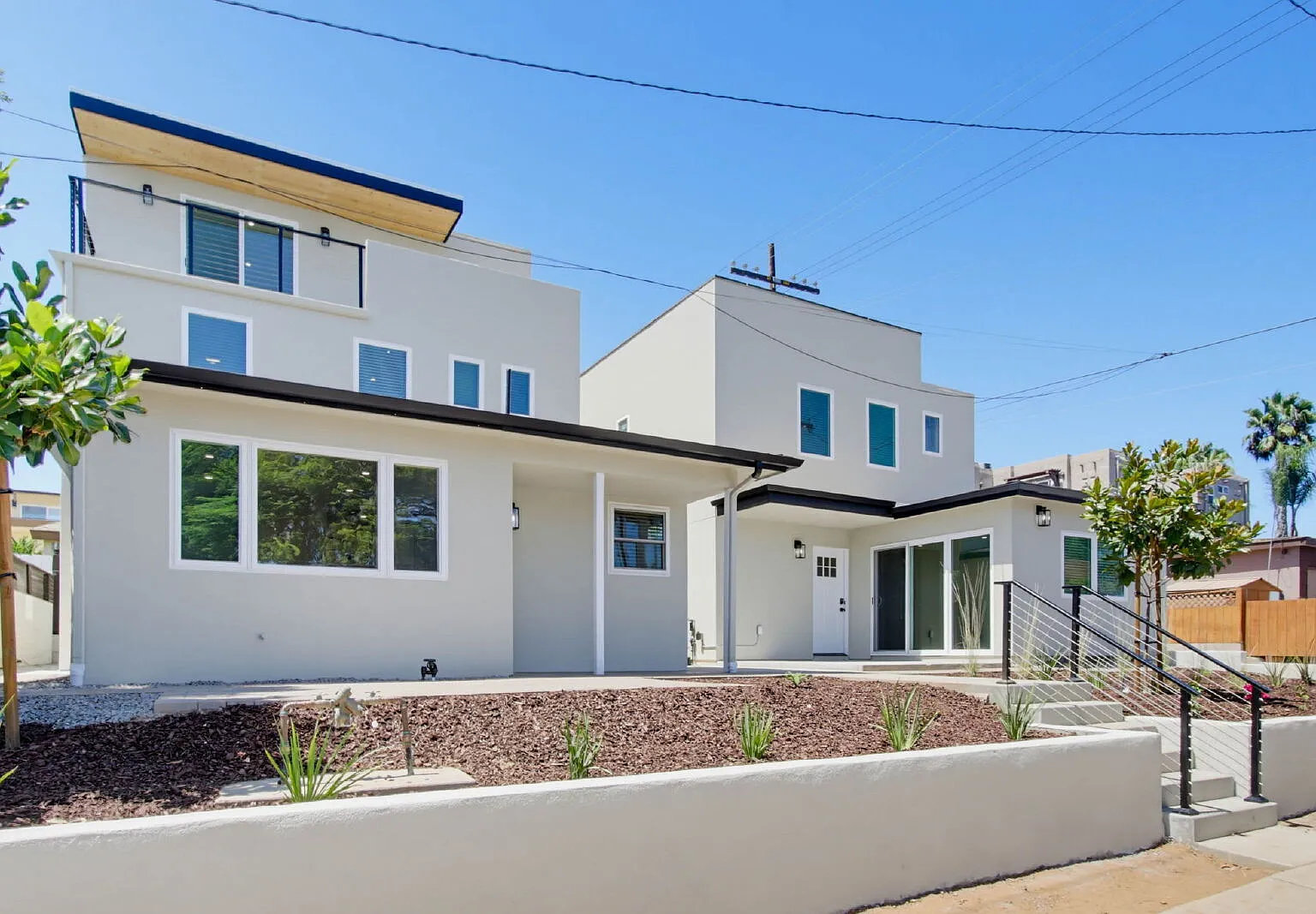 3 bed, 2.0 bath, 1199 sqft, $5,300 — Photo 2
