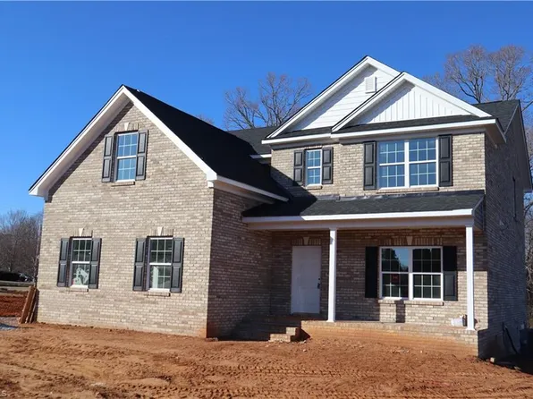 101 Cobblestone Walk Dr, Greensboro, NC 27455