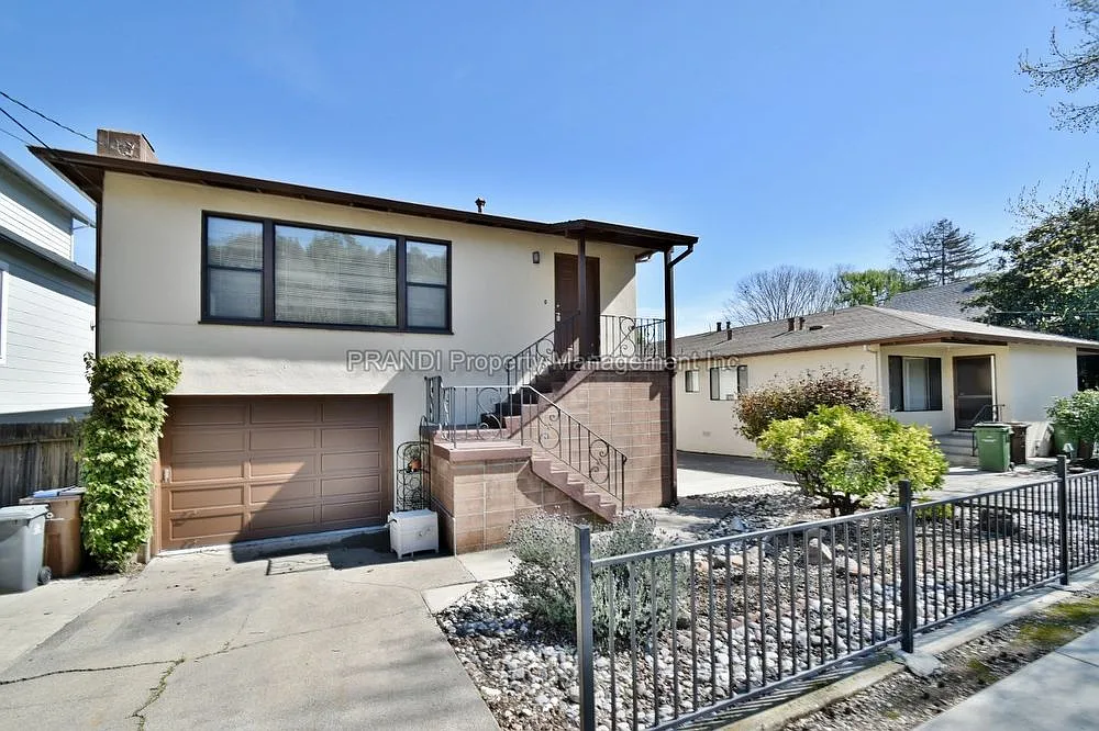 240 Woodland Ave photo 1