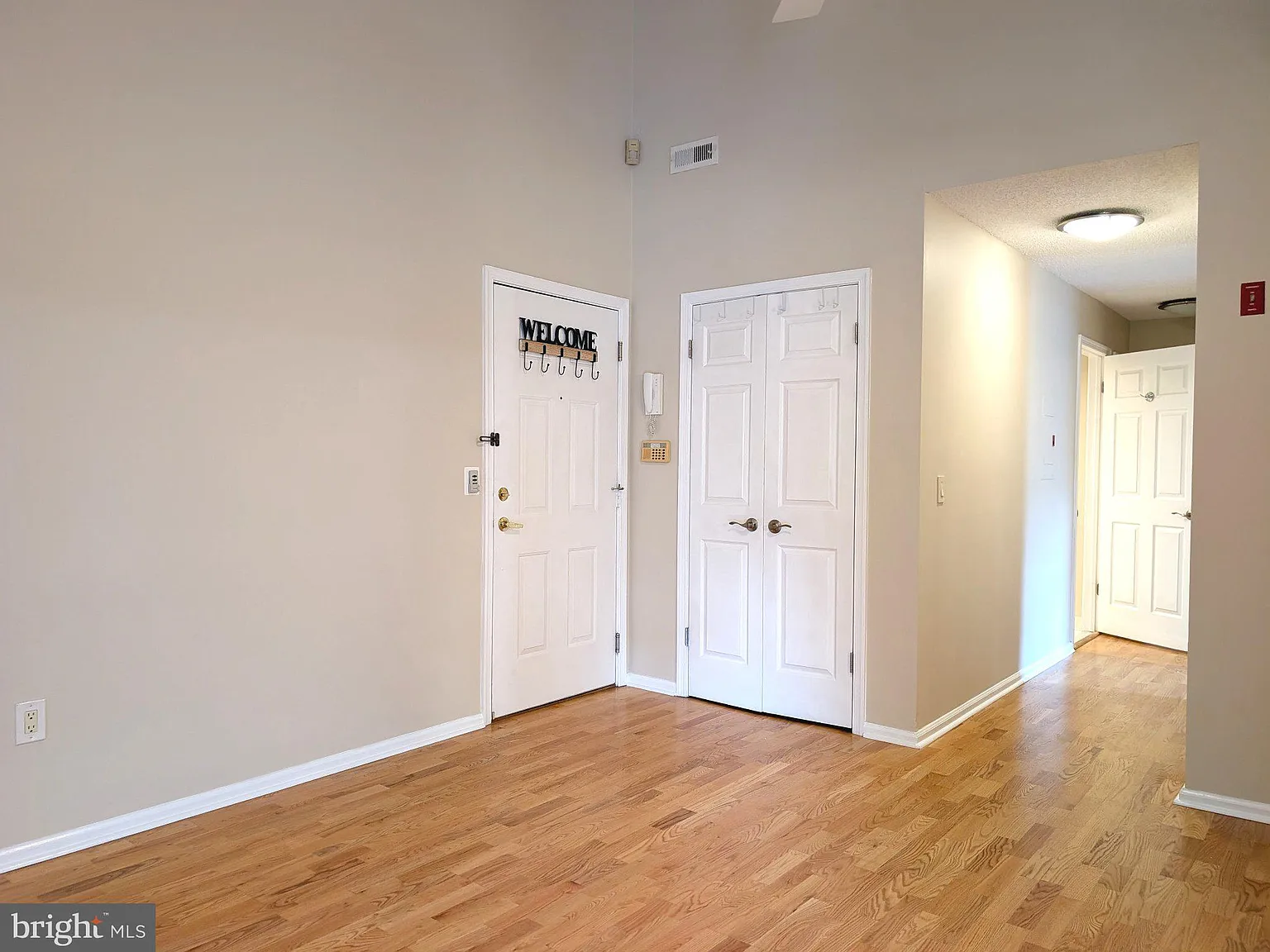 2 bed, 2.0 bath, 1230 sqft, $2,700 — Photo 4