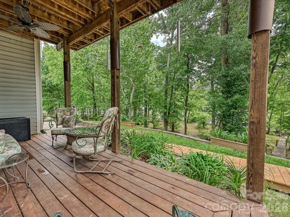 152 Lighthouse Rd, Mount Holly, NC 28120